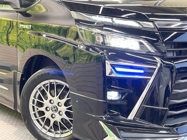 VOXY HYBRID