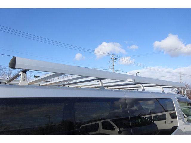 NV350 CARAVAN 4WD