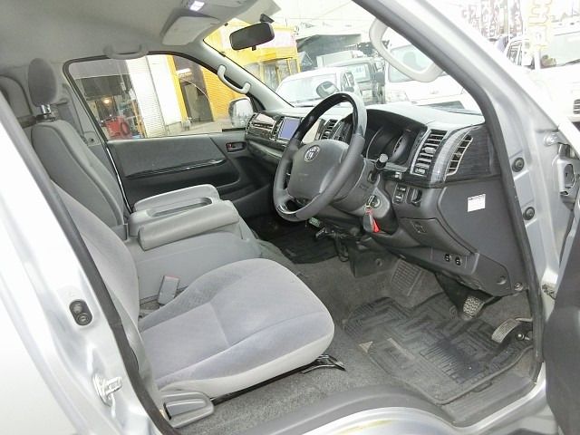 REGIUSACE 2WD van