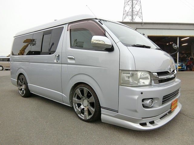 REGIUSACE 2WD van