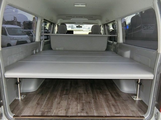REGIUSACE 2WD van