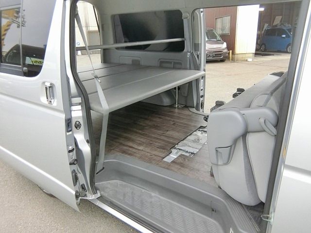 REGIUSACE 2WD van