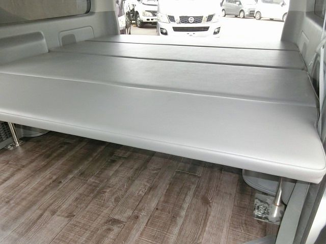 REGIUSACE 2WD van