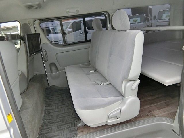 REGIUSACE 2WD van