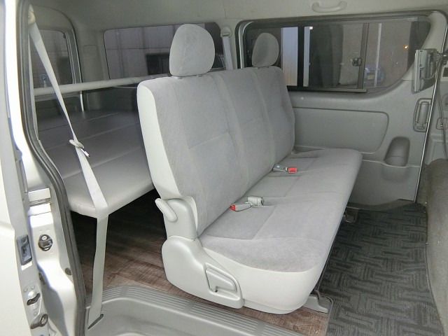 REGIUSACE 2WD van