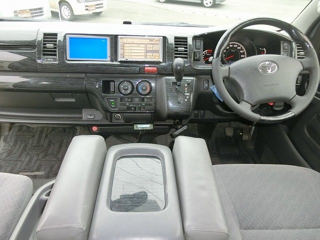 REGIUSACE 2WD van