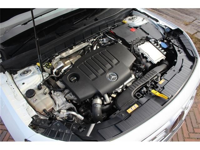 MERCEDES BENZ GLB
