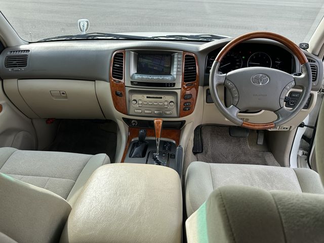LANDCRUISER van