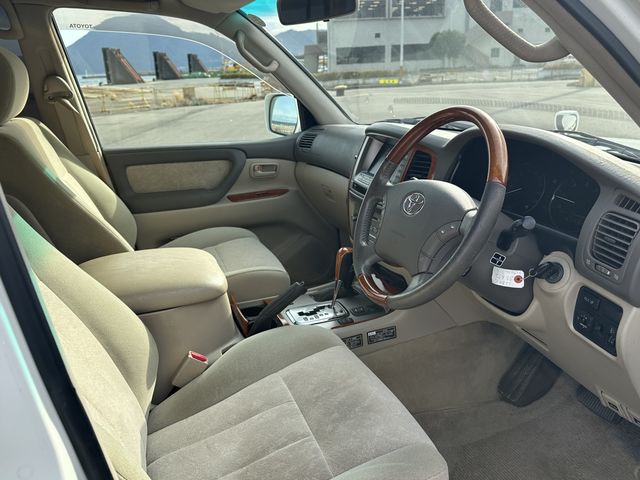 LANDCRUISER van