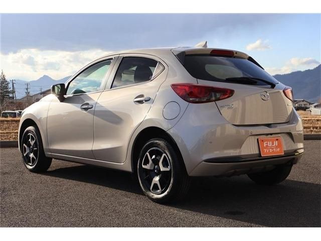 MAZDA2