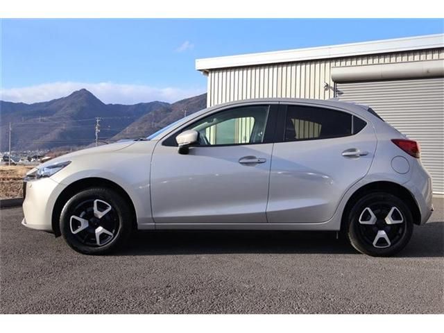 MAZDA2