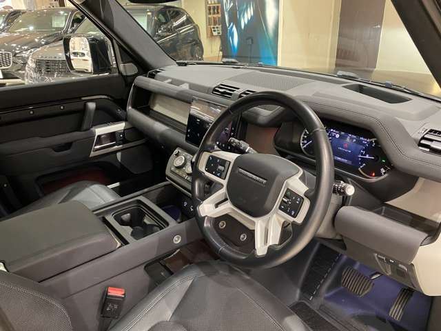 ROVER DEFENDER