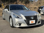 CROWN sedan hybrid