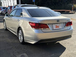CROWN sedan hybrid