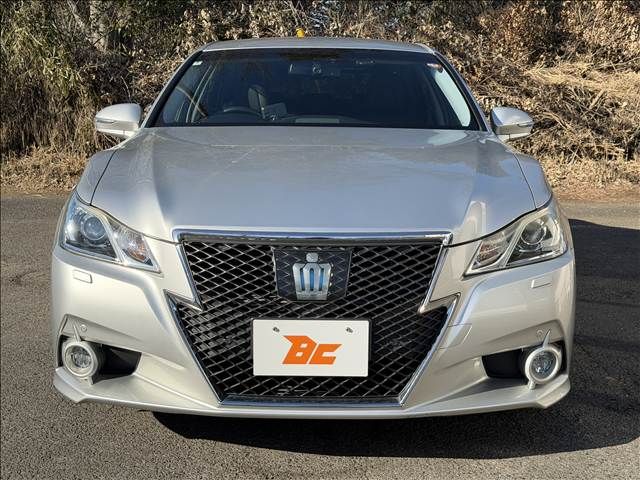 CROWN sedan hybrid