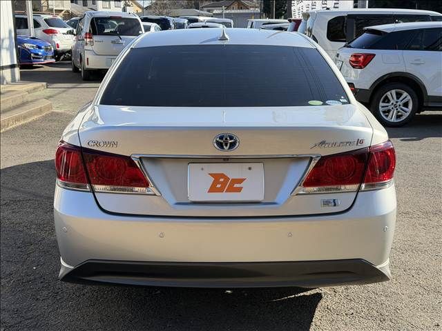CROWN sedan hybrid