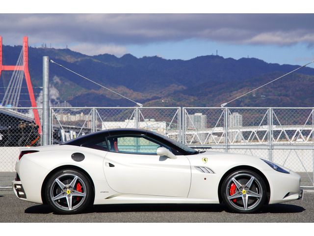FERRARI California 30