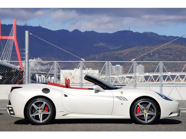 FERRARI California 30