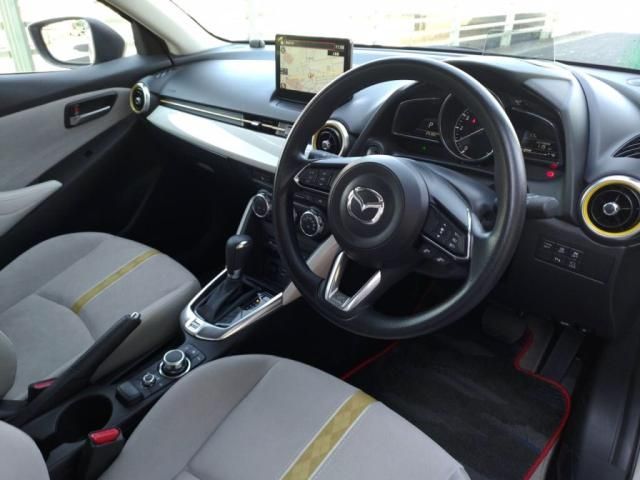 MAZDA2
