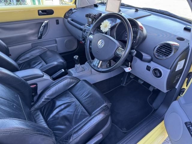 VOLKSWAGEN BEETLE