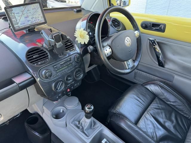 VOLKSWAGEN BEETLE