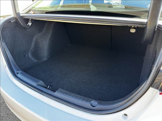 AXELA sedan