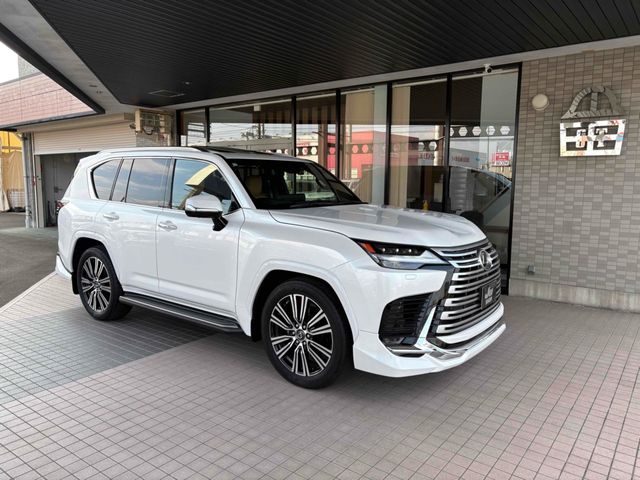 LEXUS LX600