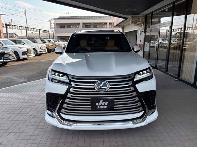 LEXUS LX600