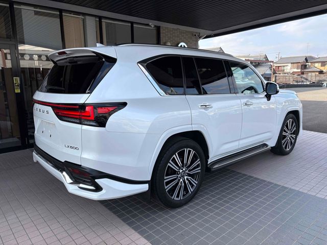 LEXUS LX600