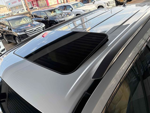 LEXUS LX600