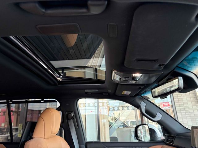 LEXUS LX600