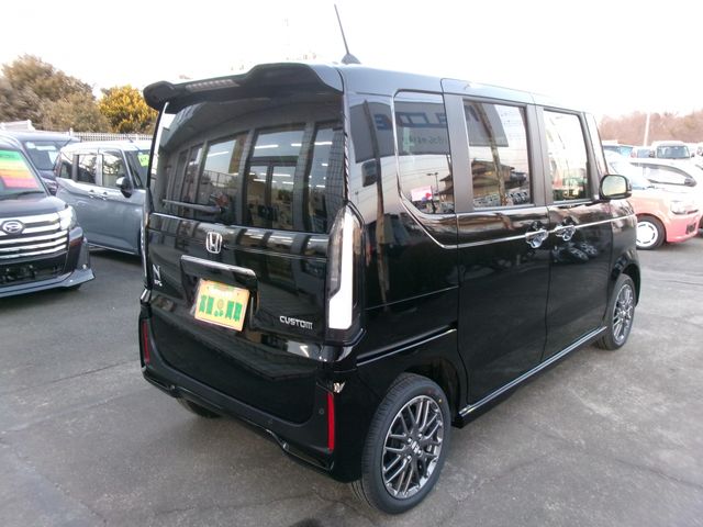 N-BOX CUSTOM 4WD