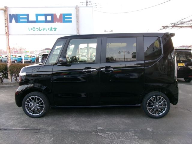 N-BOX CUSTOM 4WD