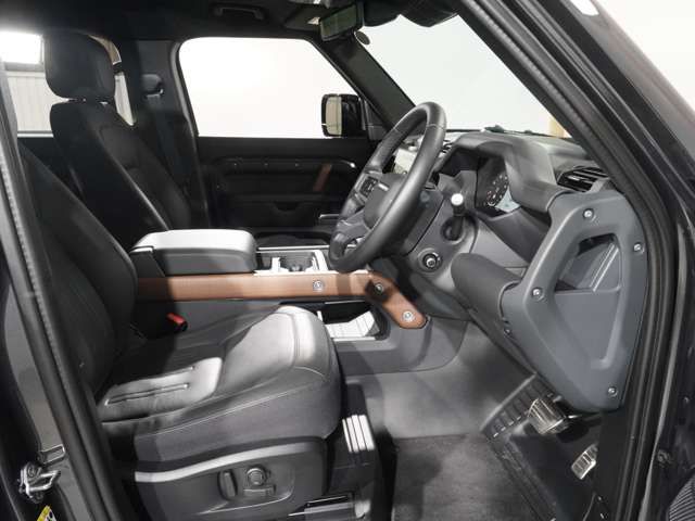 ROVER DEFENDER