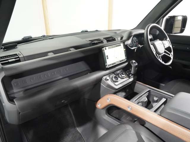 ROVER DEFENDER