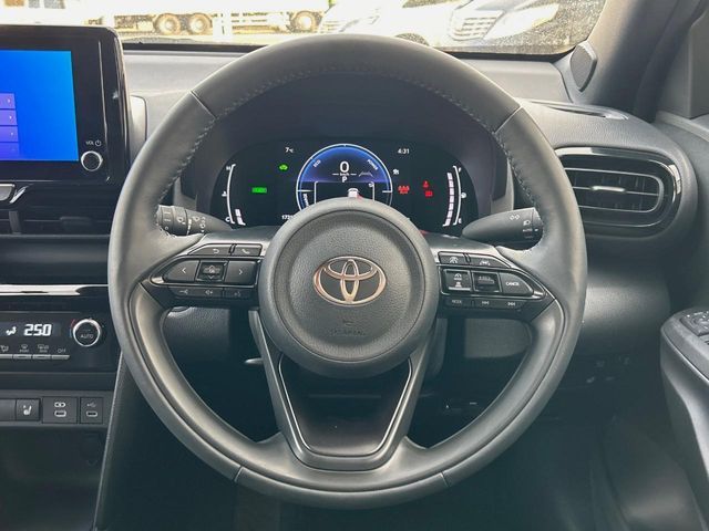 YARIS CROSS HYBRID
