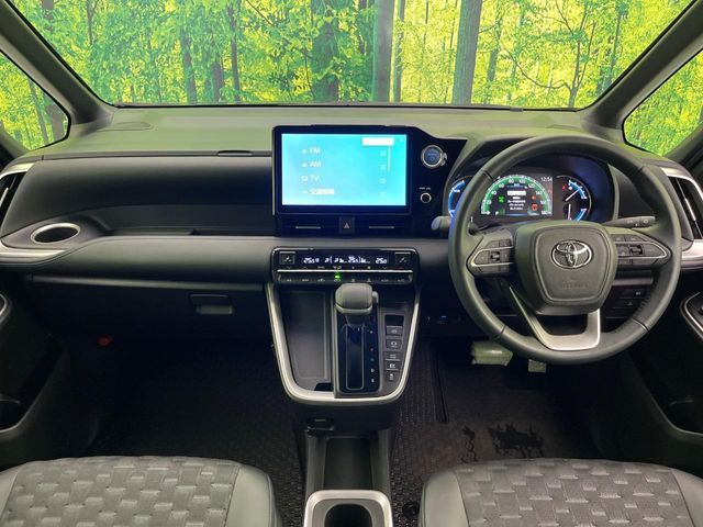 VOXY HYBRID