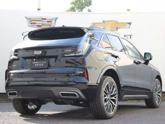 CADILLAC XT4