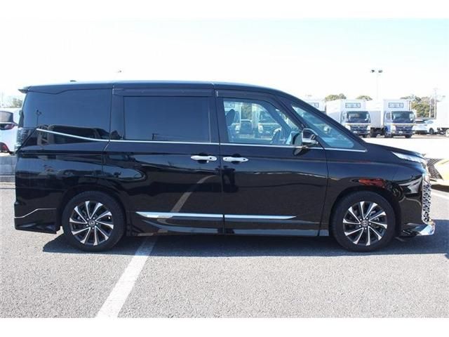 VOXY HYBRID