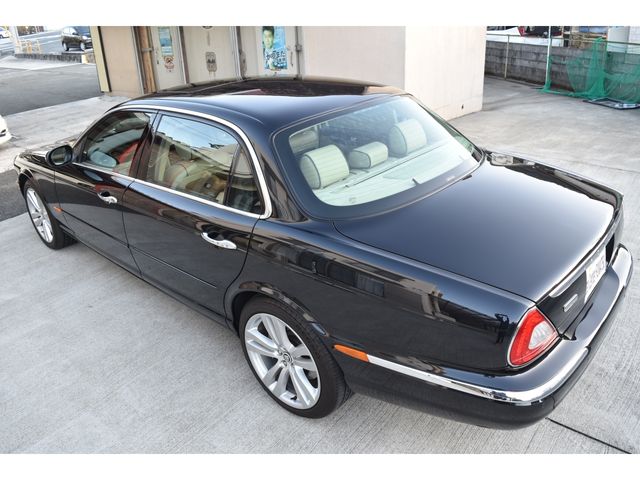 JAGUAR XJseries sedan