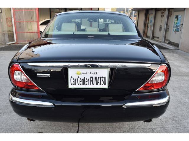 JAGUAR XJseries sedan
