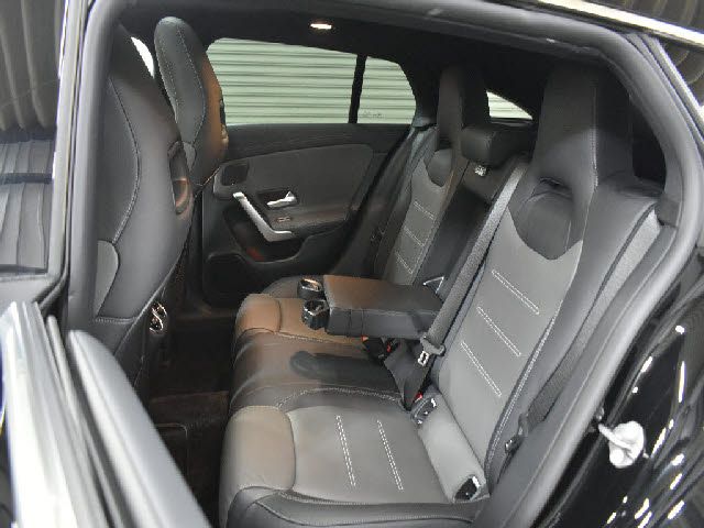 MERCEDES BENZ CLA Shooting Brake