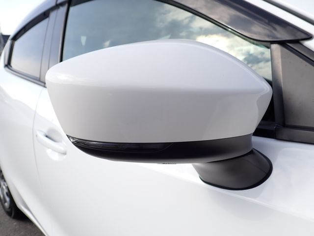 MAZDA2