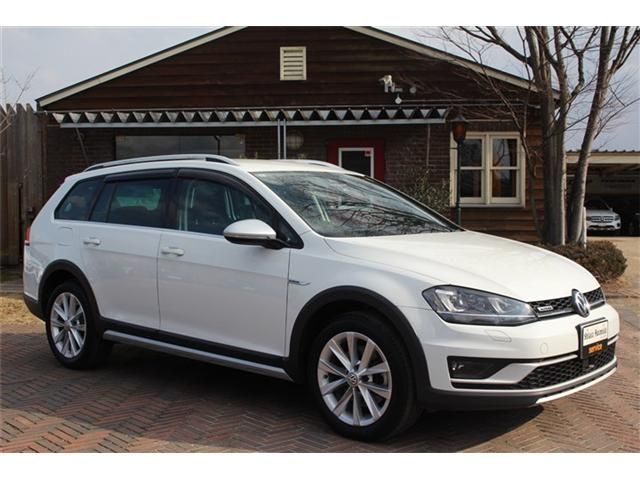 VOLKSWAGEN GOLF Alltrack