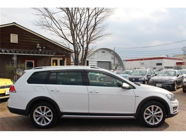 VOLKSWAGEN GOLF Alltrack
