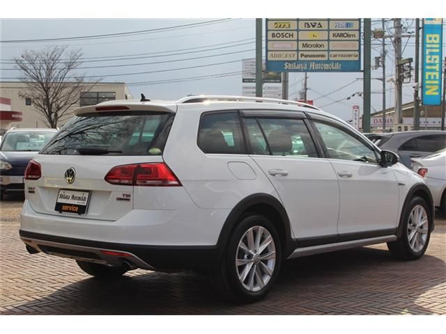 VOLKSWAGEN GOLF Alltrack