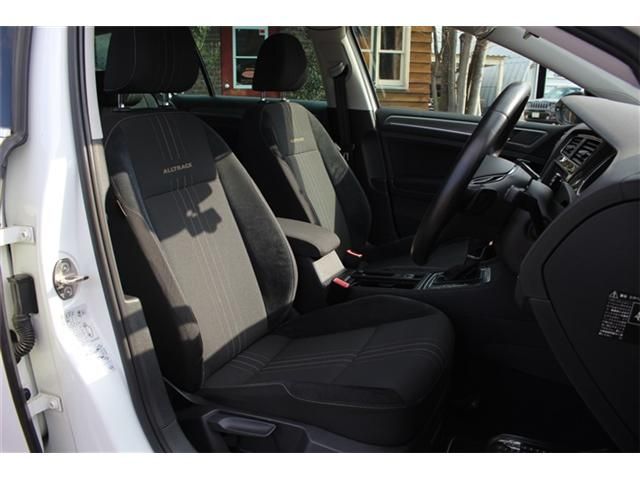 VOLKSWAGEN GOLF Alltrack