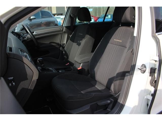 VOLKSWAGEN GOLF Alltrack