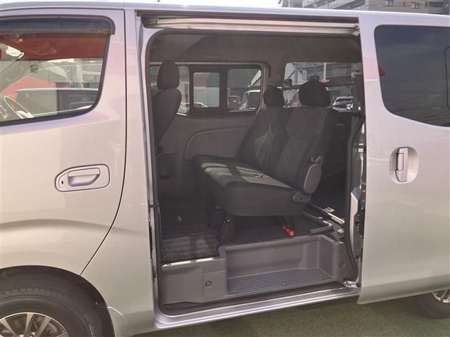 NV350 CARAVAN 4WD