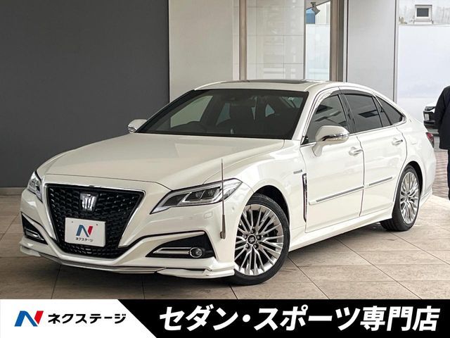 CROWN sedan hybrid
